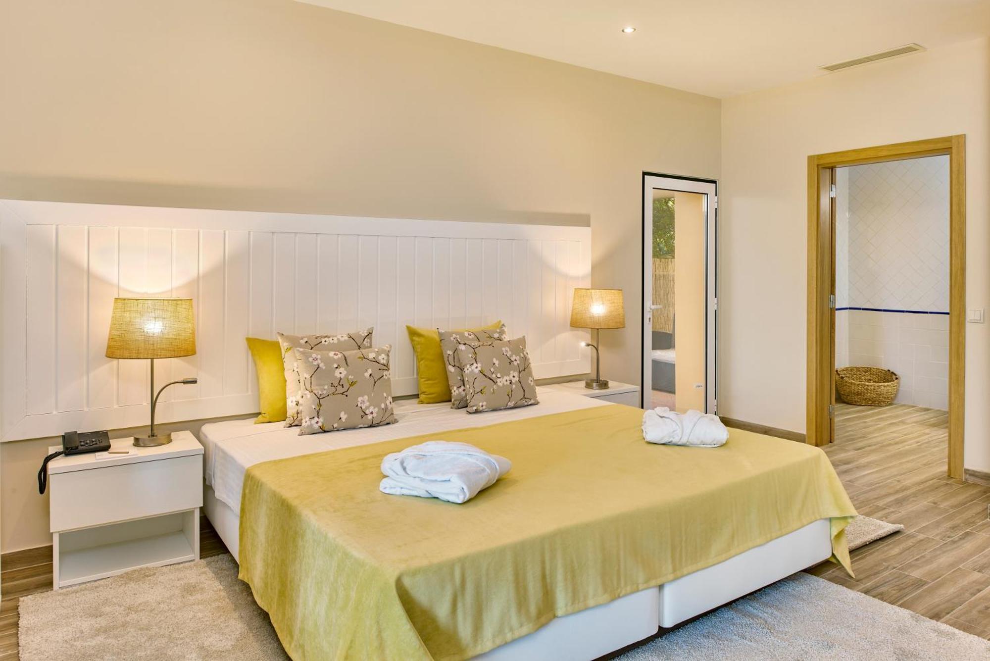 Superior Family Room,1746818976:JPEG